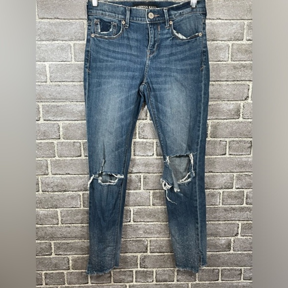 Express Jeans - women’s size 2 -
Distressed blue jeans